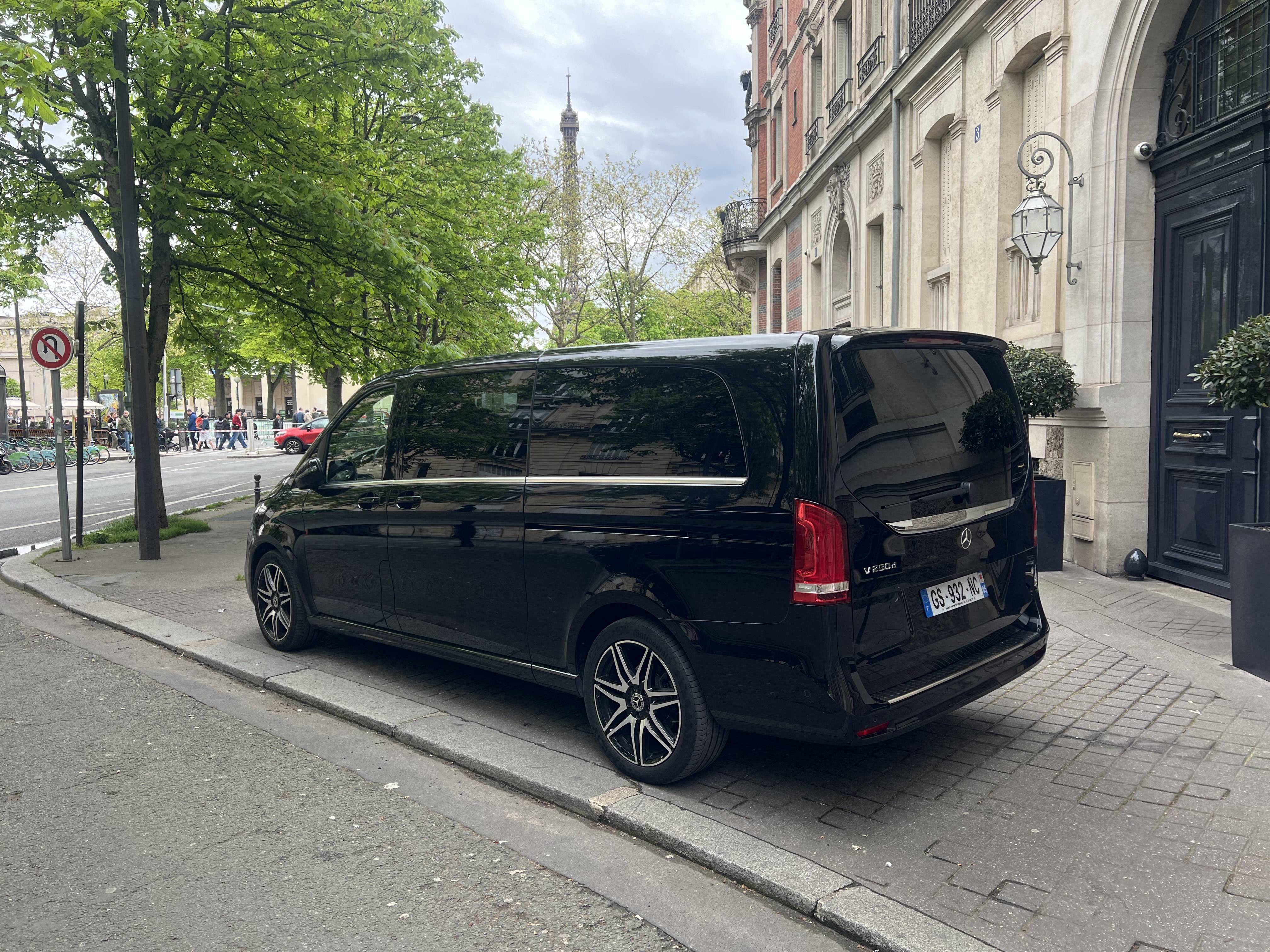 Mercedes V-Class Image 1